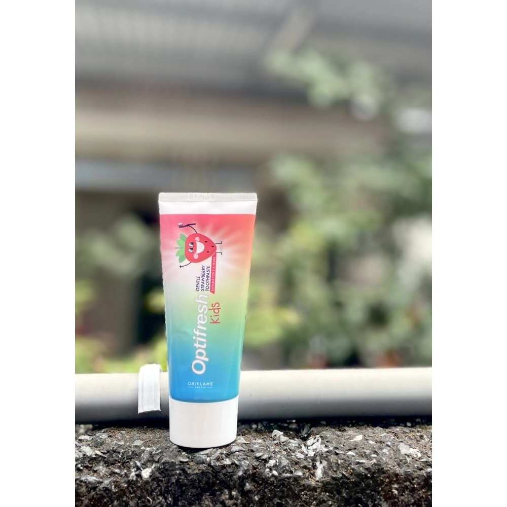 Kem đánh răng Kids Gentle Strawberry Toothpaste 44954 Oriflame 50ML